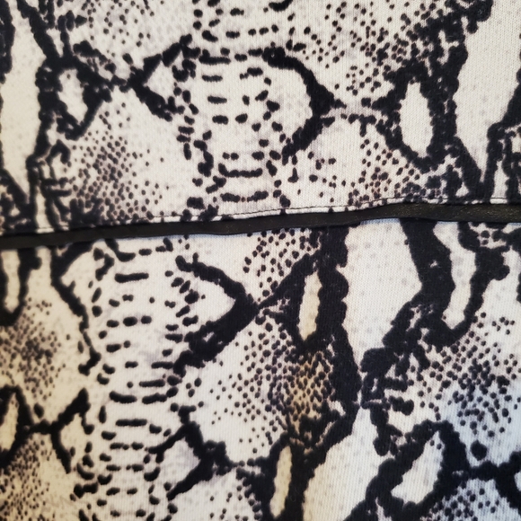 525 America Snakeskin Printed Cropped Sweatshirt - Picture 7 of 8
